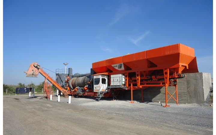 2003: Primera planta asfáltica